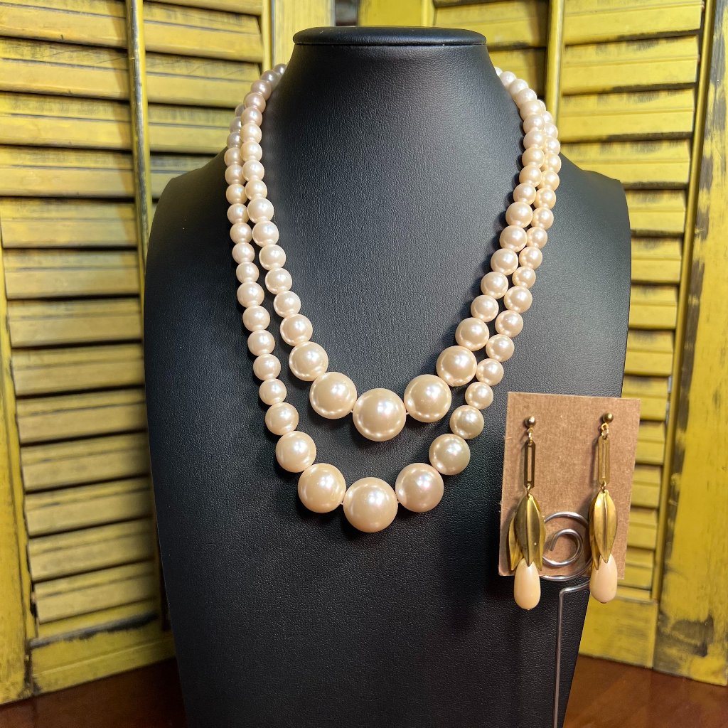 Vintage Richelieu Faux Pearl Necklace W Vintage Goldtone And Faux Pearl Earrings 21$